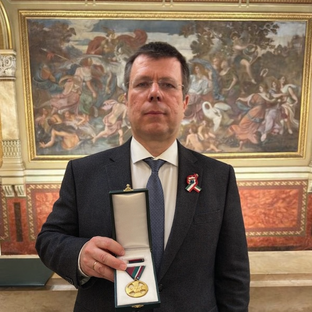 Heitler András Magyar Arany Érdemkereszt polgári tagozat kitüntetésben részesült