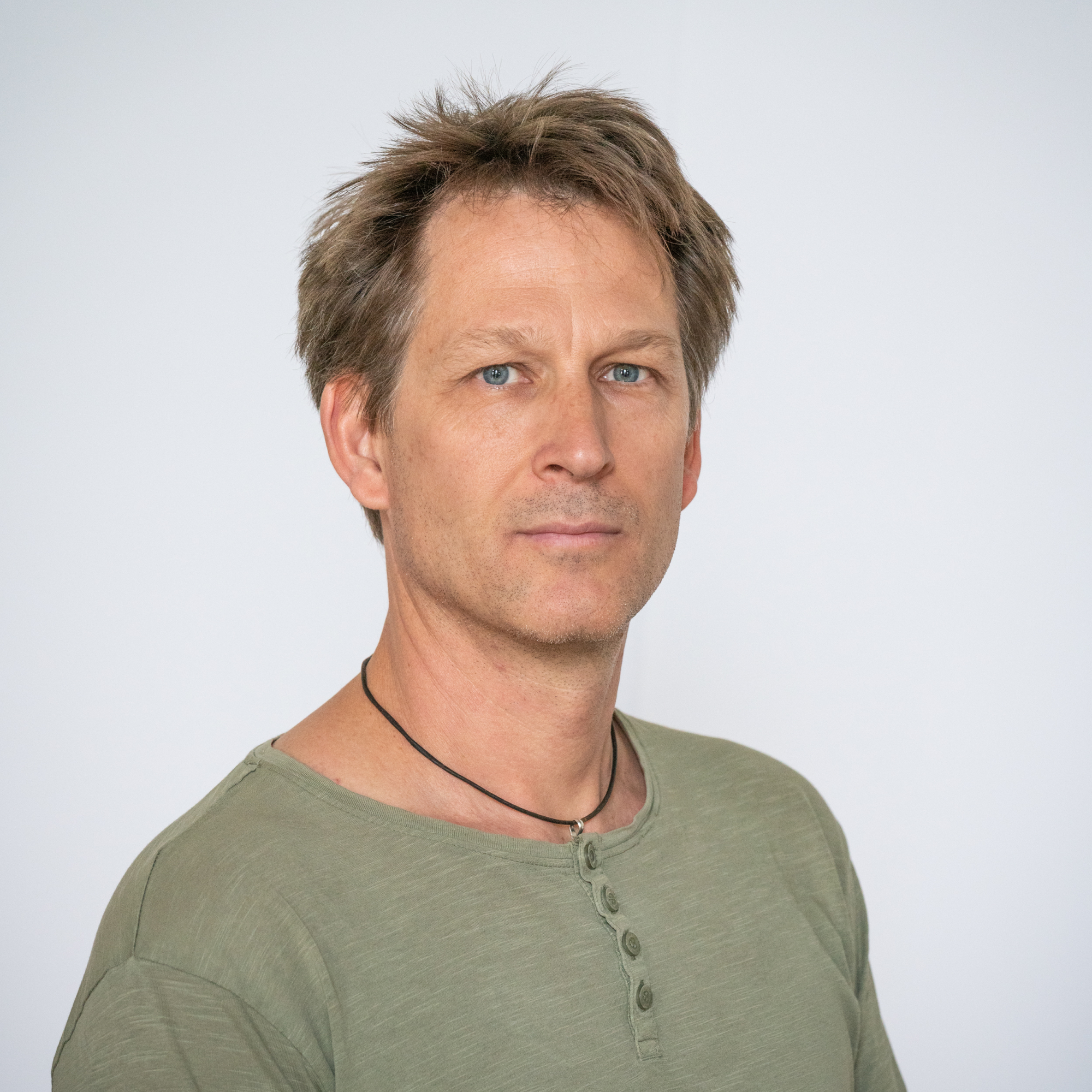 Dr. habil. Menasági Péter DLA